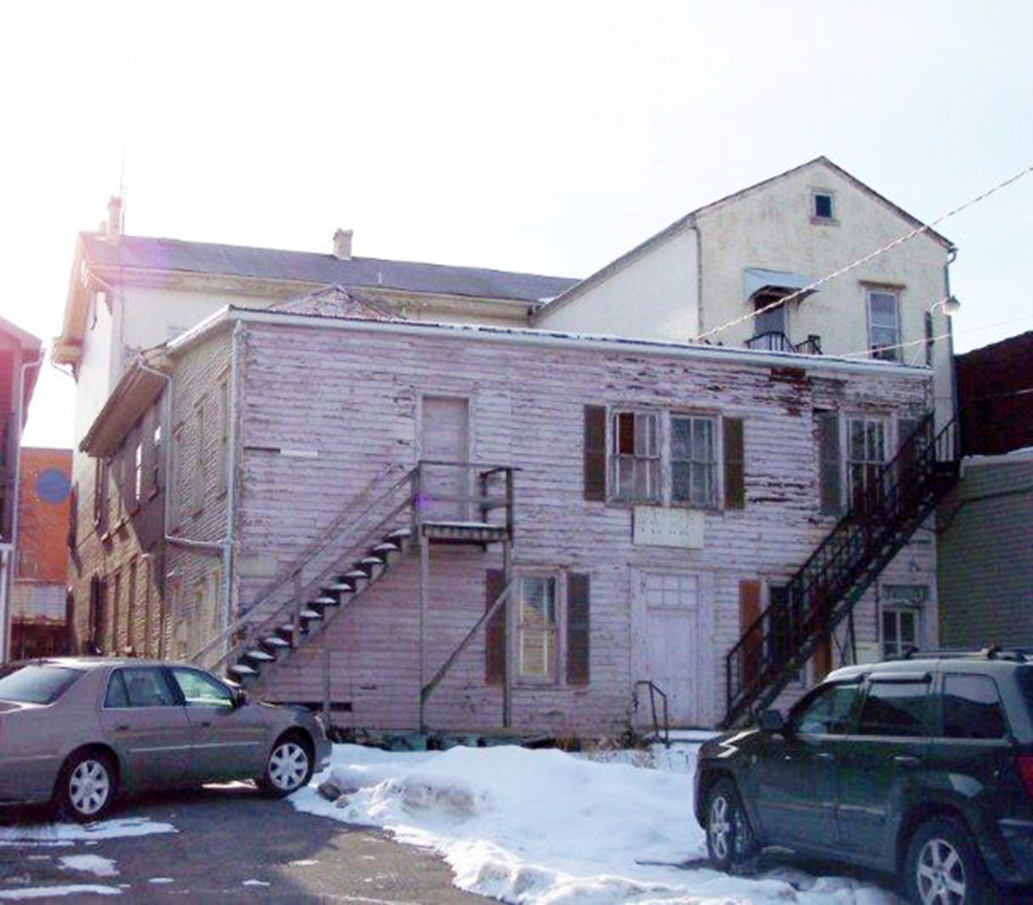 The DeWitt Building prior to renovations.