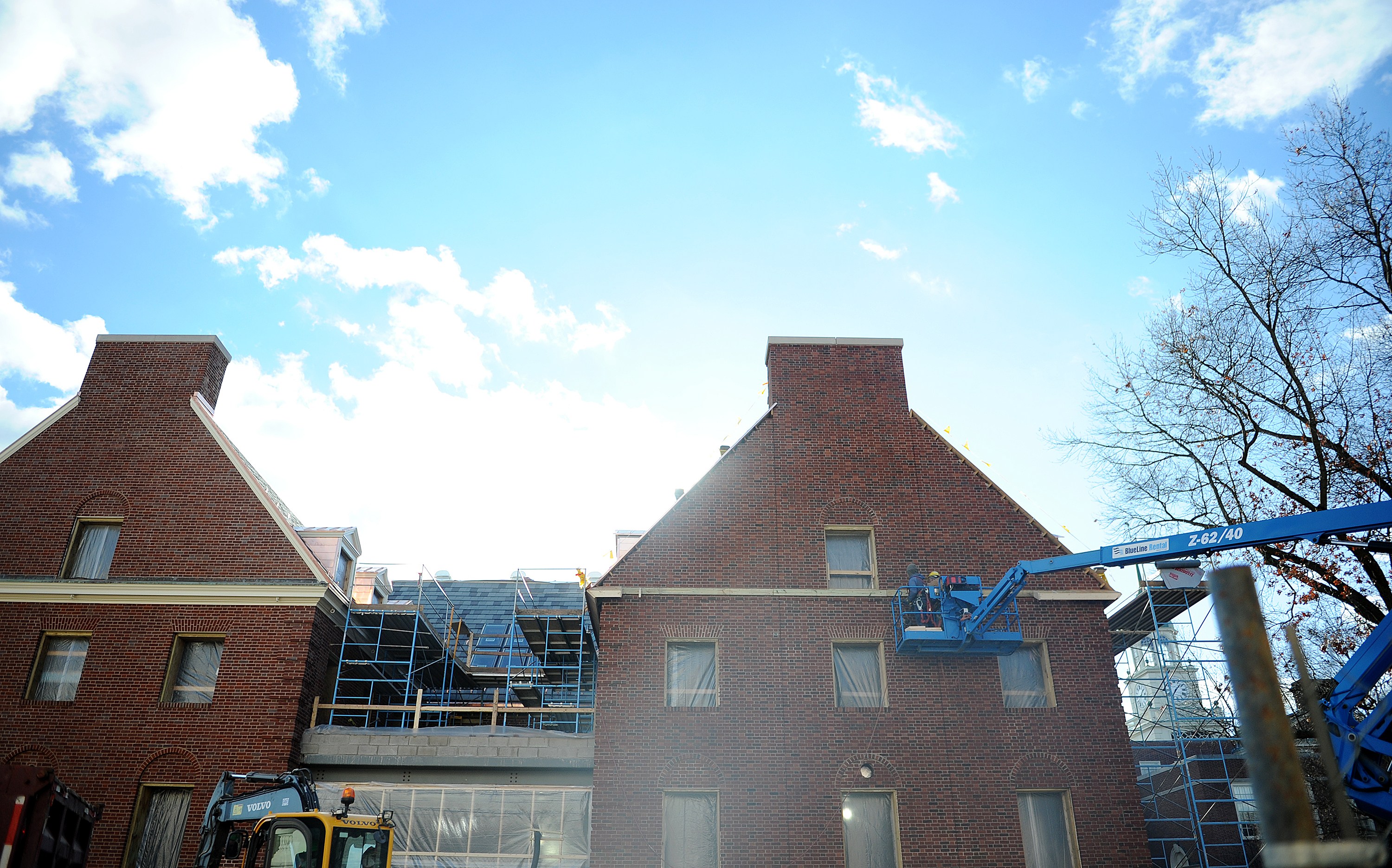 The Zartman Construction team works on the exterior of Hildreth-Mirza Hall at Bucknell University.