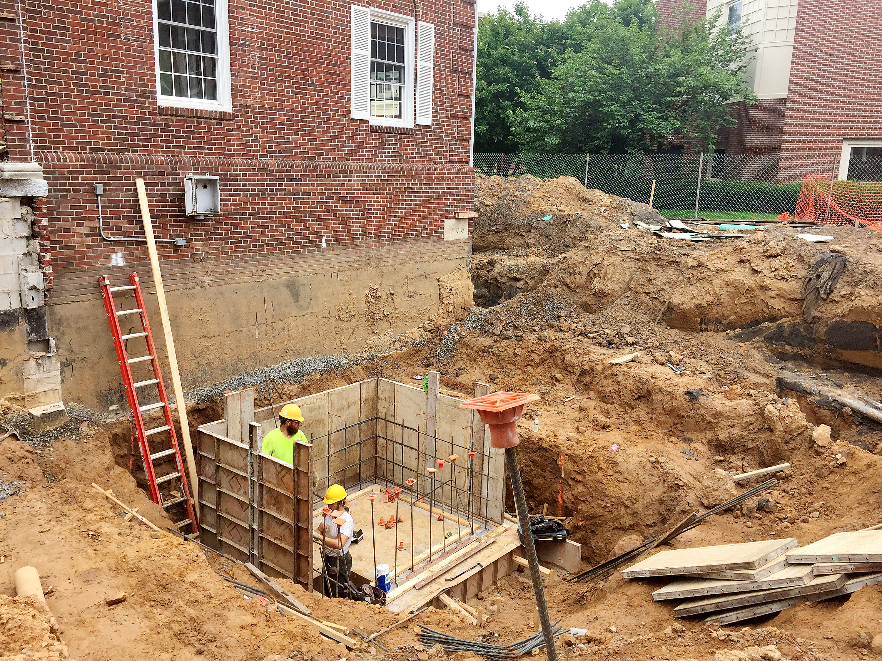 The Zartman Construction team works on the exterior of Hildreth-Mirza Hall at Bucknell University.