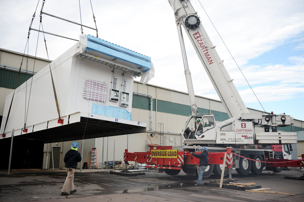 Zartman Construction team members pick up a module to place at Green Thumb Industries.